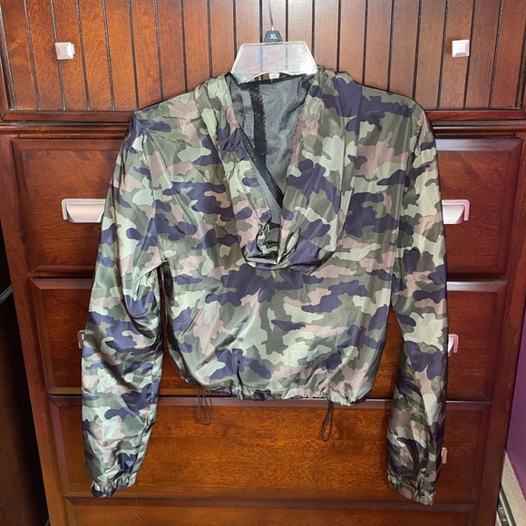 Camouflage Cropped Windbreaker - Picture 2 of 5